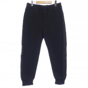 プラダ PRADA トライアングルロゴ UJP180 S212 11JE パンツ