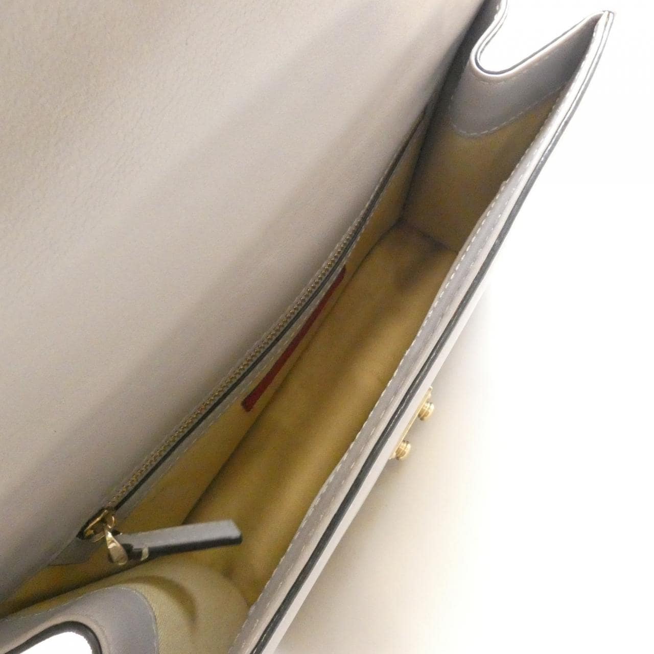 ヴァレンティノガラヴァーニ バッグ