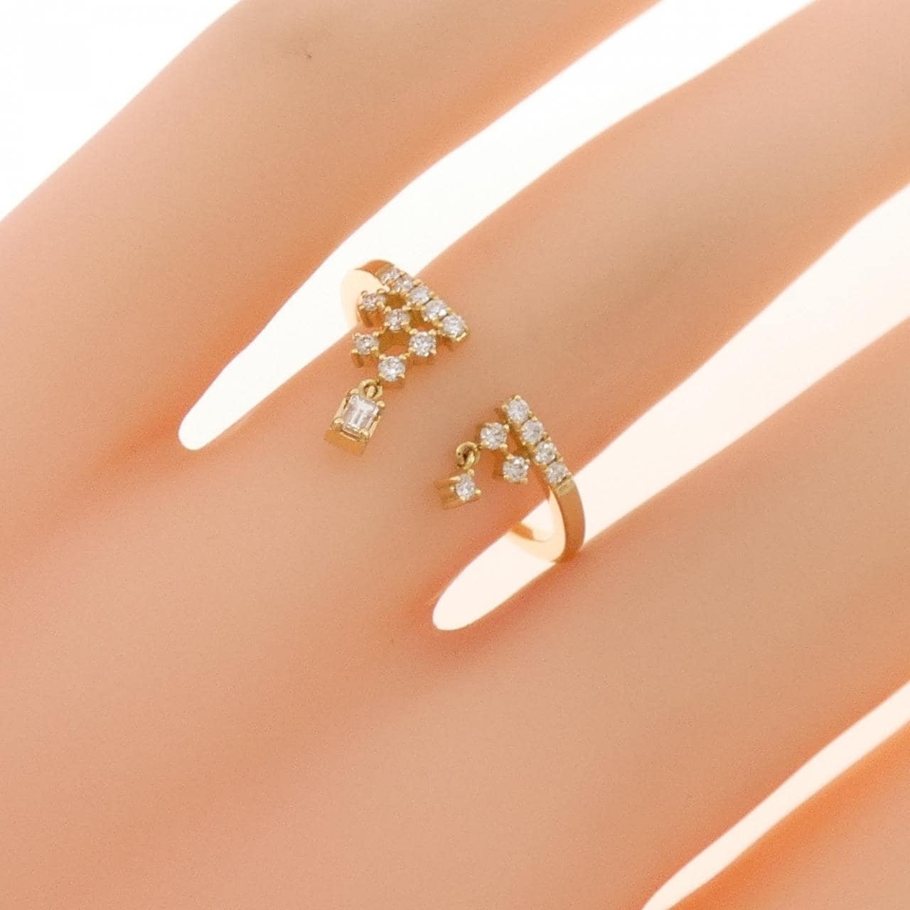 アーカー シャンデリアスウェイ リング 0.15CT