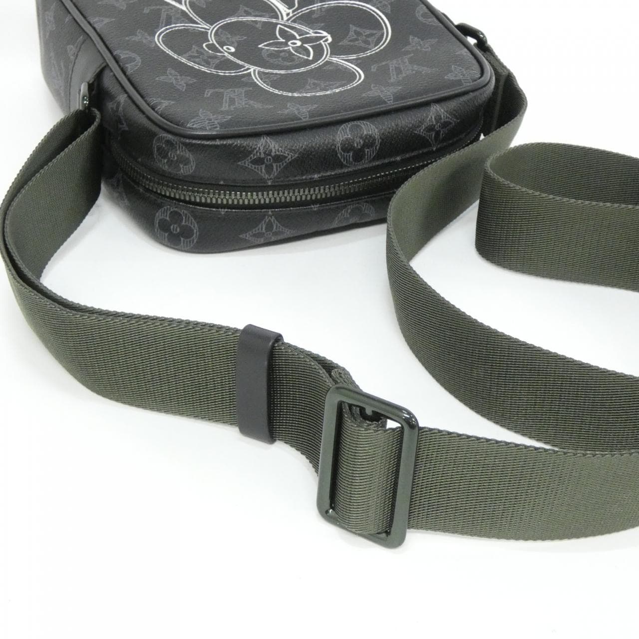 ルイヴィトン モノグラム エクリプス ダヌーブ M43677 ショルダーバッグ