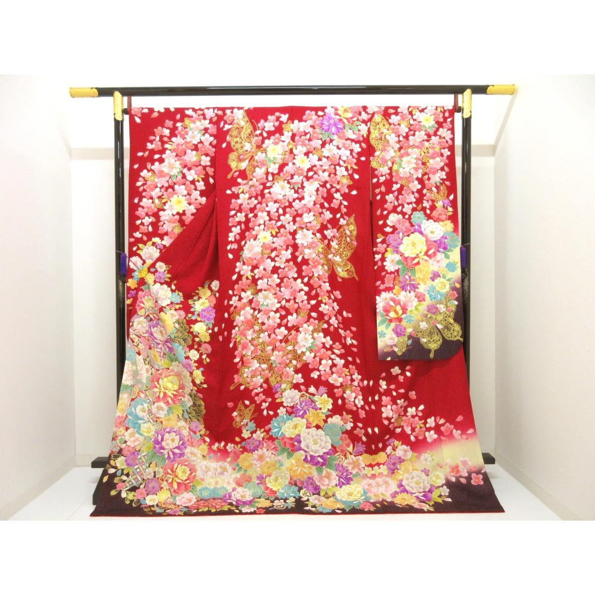 振袖　銀通しボカシ染　友禅金彩加工　刺繍入り　身幅２Ｌ寸