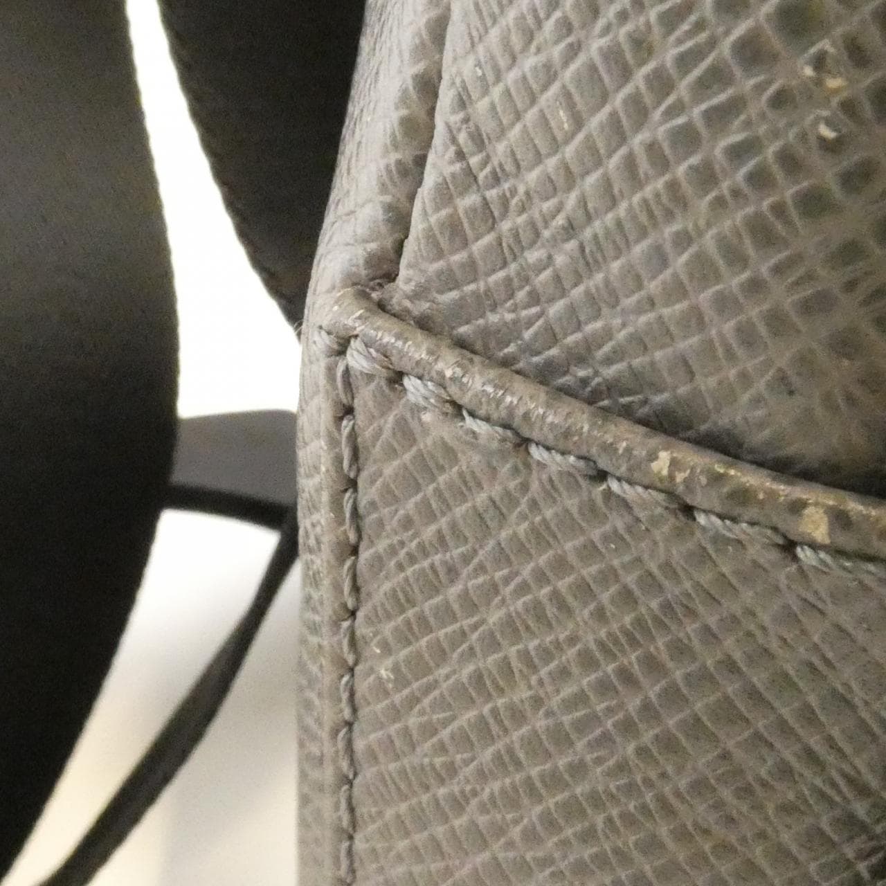 ルイヴィトン タイガ アヴェニュー スリングバッグ M30801 バッグ