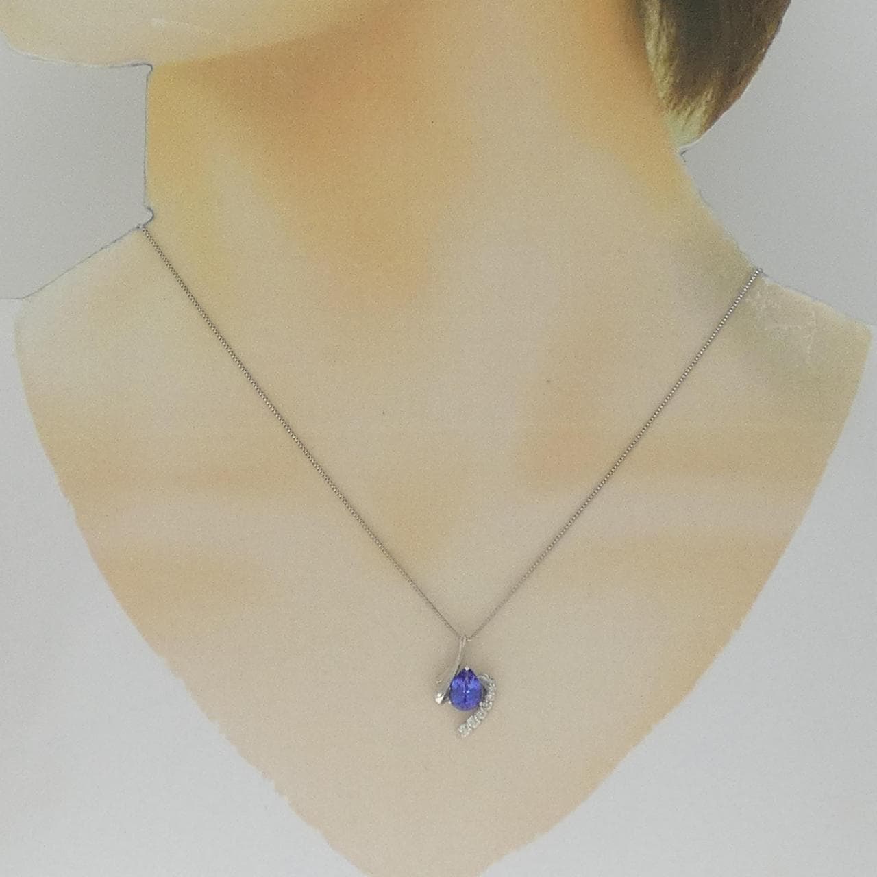 PT900/PT850 Tanzanite Necklace