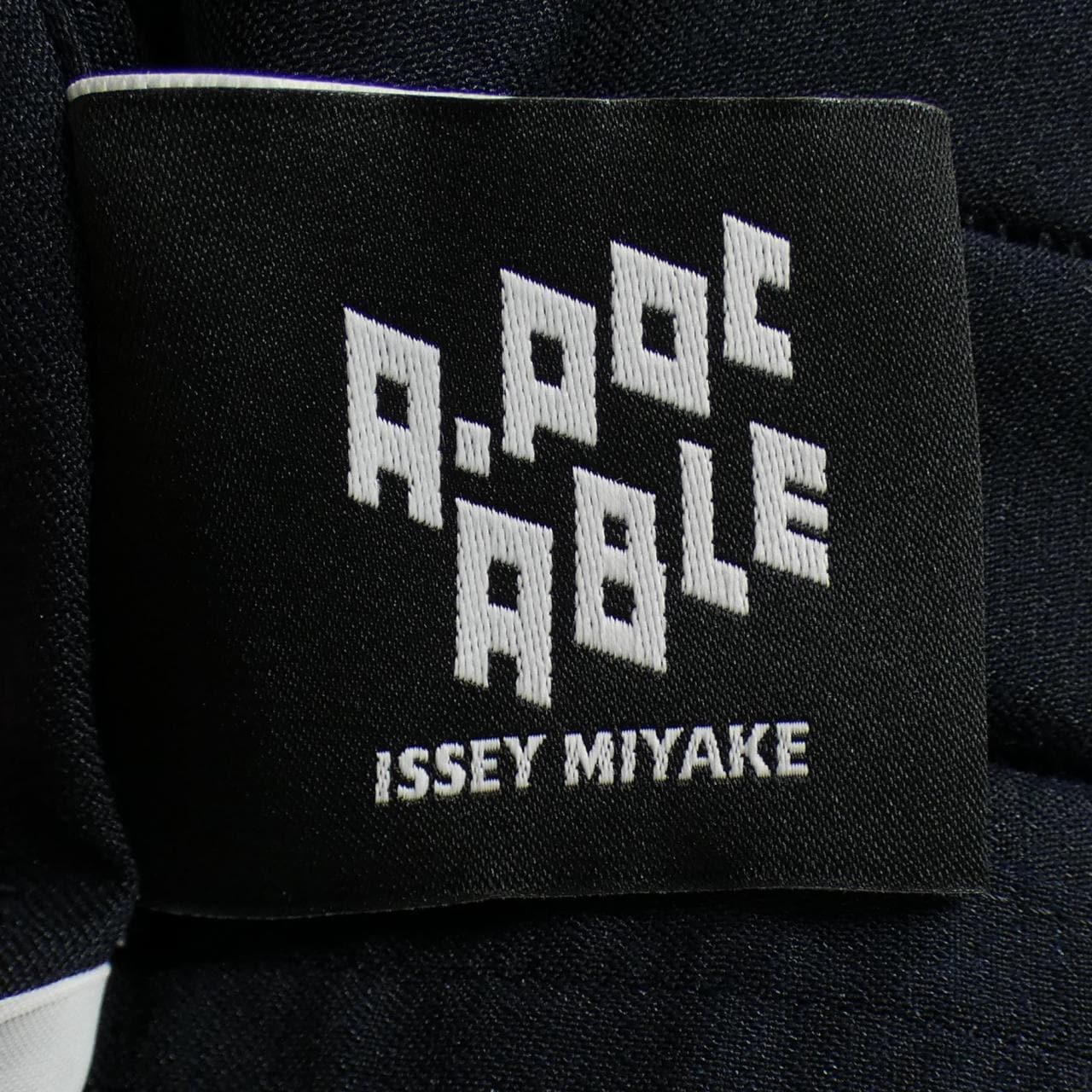 エイポックエイブルイッセイミヤケ A-POC ABLE ISSEY MIYAKE AT41FJ552 トップス