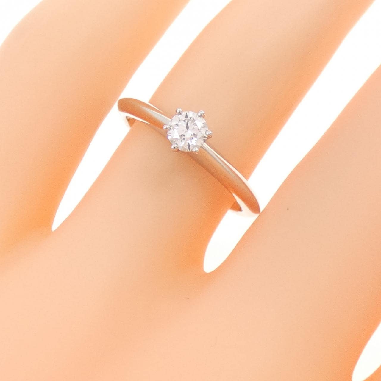 ティファニー クラシックソリティア リング 0.22CT E VS2 3EXT