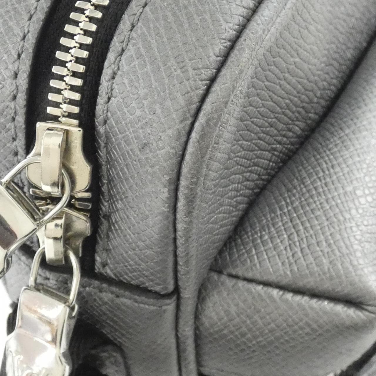 ルイヴィトン タイガ ラマ アウトドア メッセンジャー M30830 ショルダーバッグ