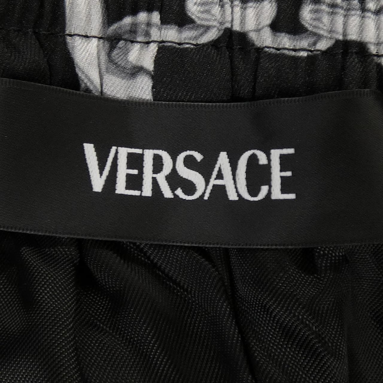 ヴェルサーチェ VERSACE 1023185 1A17425 ショートパンツ