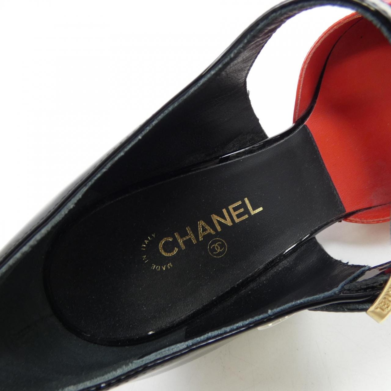 CHANEL香奈儿高跟鞋。