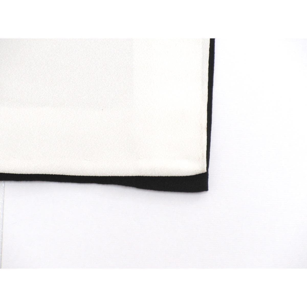 留袖　友禅金彩加工　刺繍入り　蔓柏