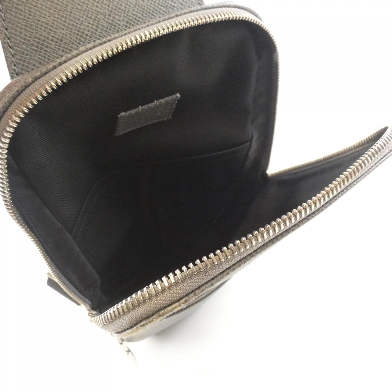 ルイヴィトン タイガ アヴェニュー スリングバッグ M30801 ショルダーバッグ