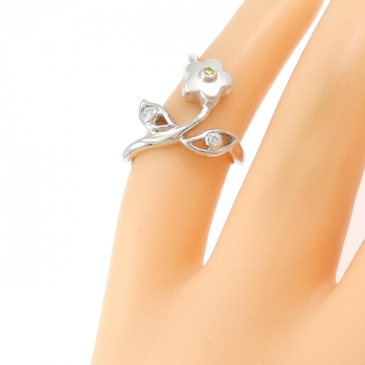 カラッチ フラワー ダイヤモンド リング 0.02CT