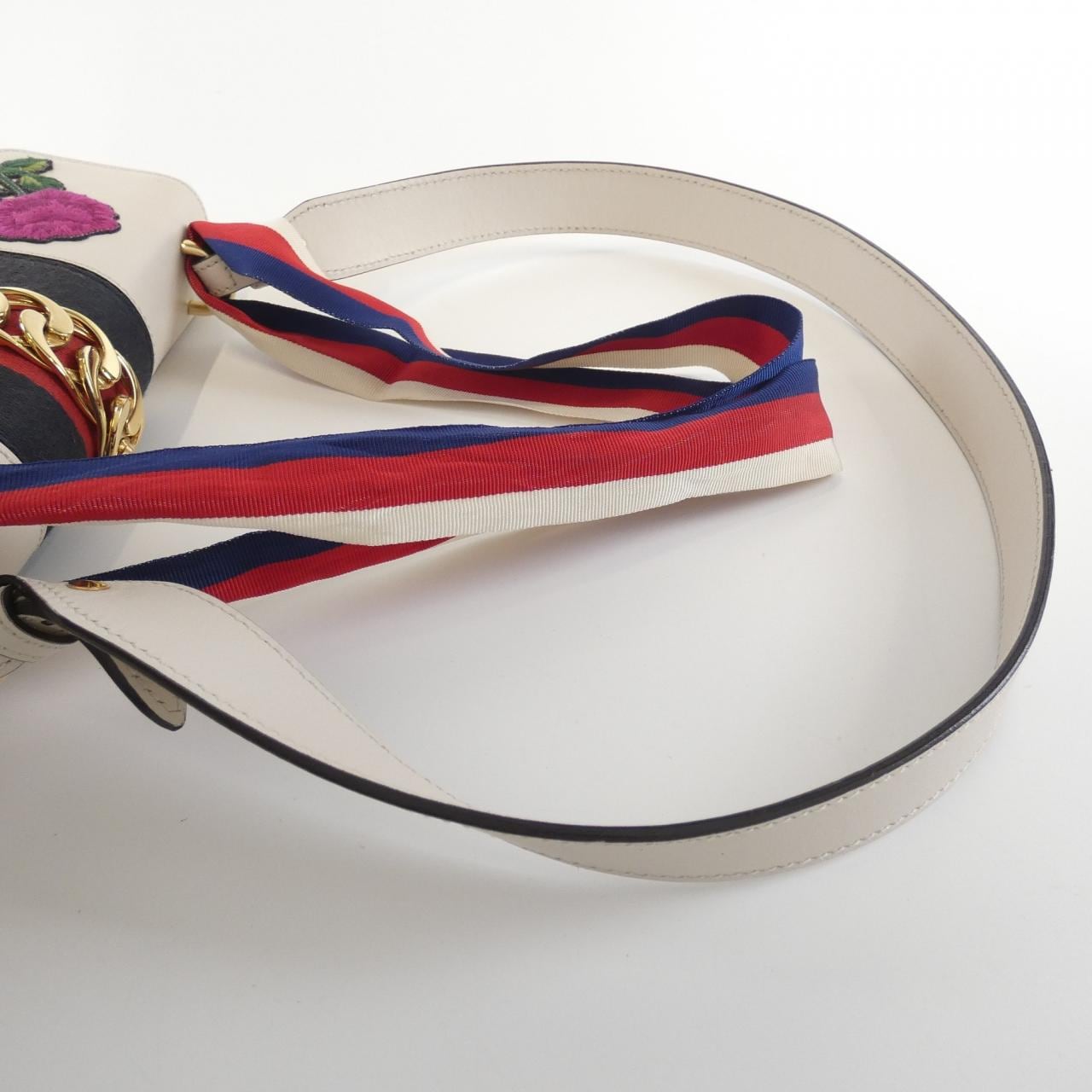 グッチ シルヴィ 421882 D4ZQG ショルダーバッグ