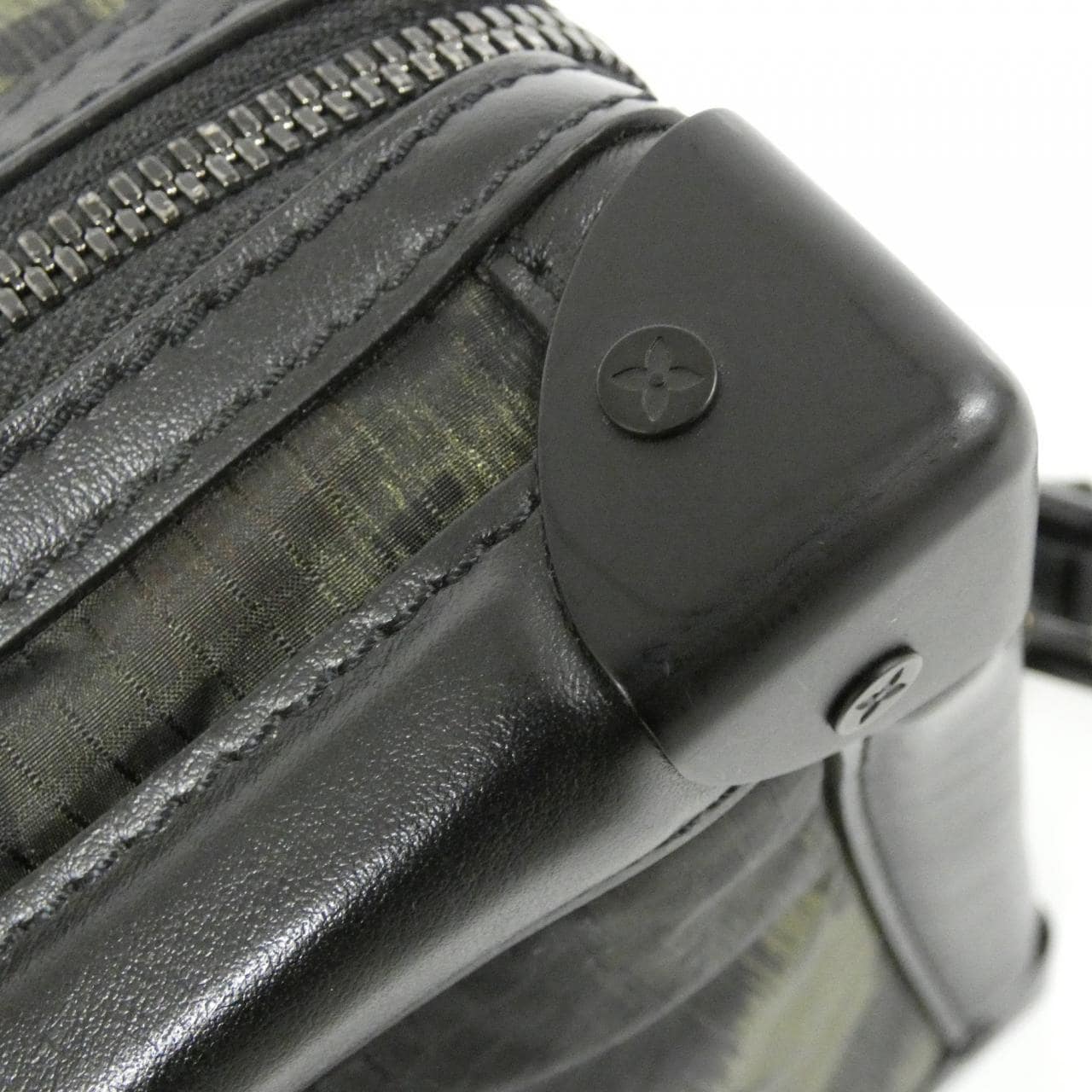 ルイヴィトン モノグラム カモフラージュ ソフトトランク M56428 ショルダーバッグ