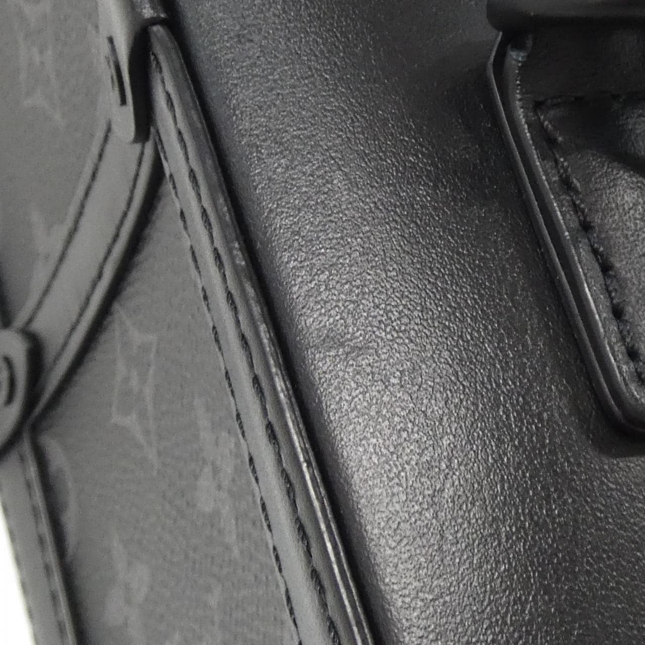 ルイヴィトン モノグラム エクリプス ヴェルティカル トランク ウエアラブル ウォレット M82077 ショルダーバッグ
