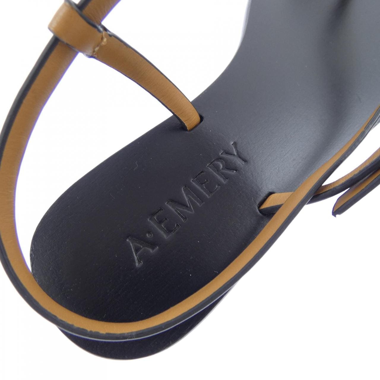 A EMERY サンダル