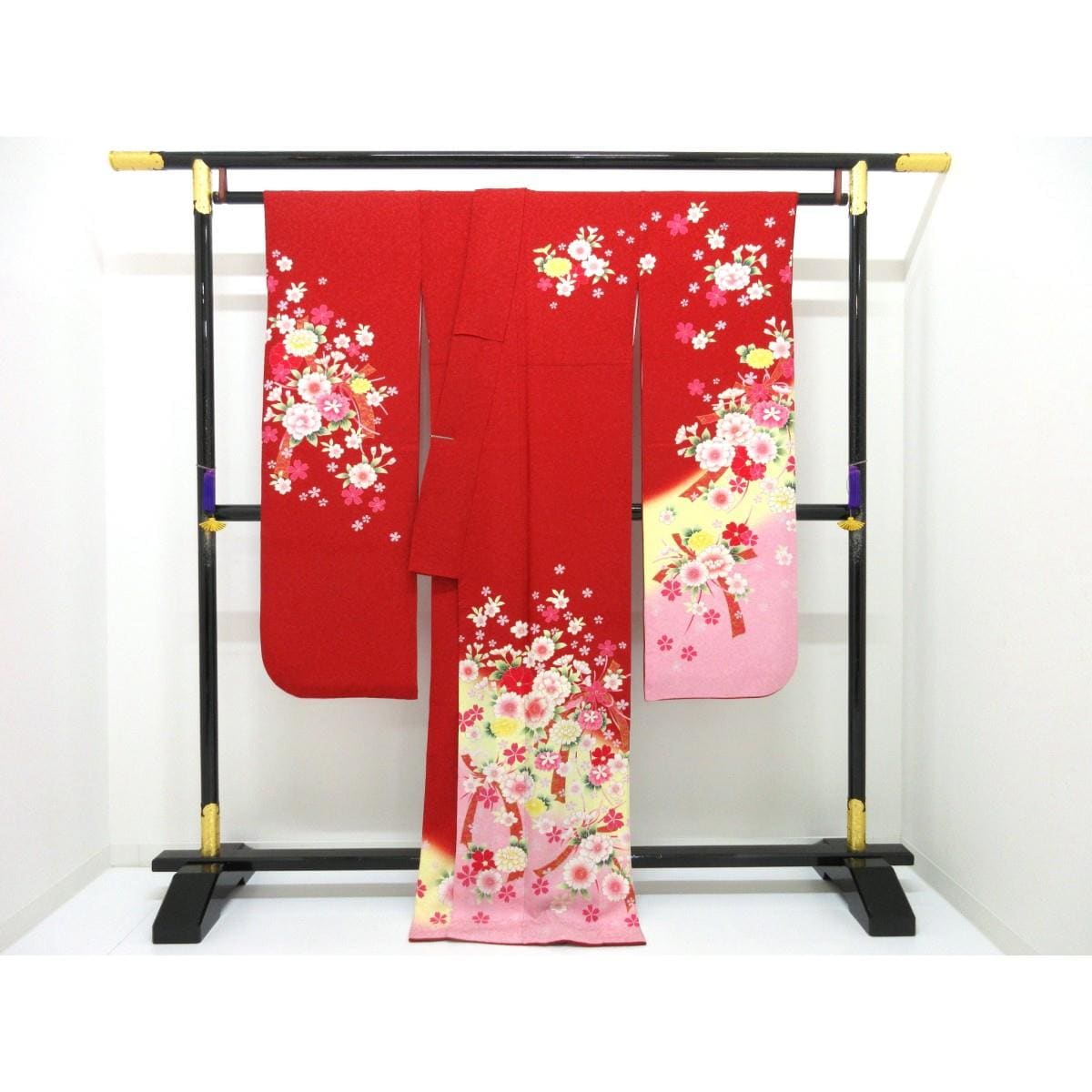 振袖　銀通しボカシ染　友禅金彩加工　刺繍入り