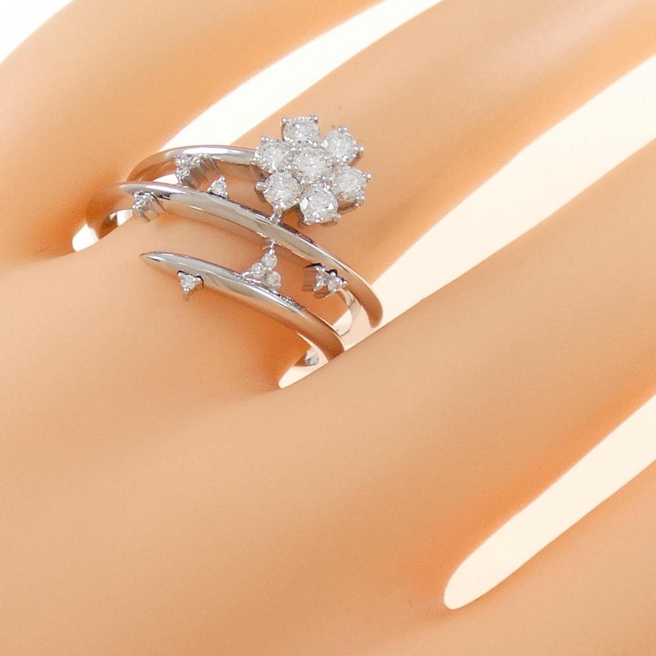 K18WG フラワー ダイヤモンド リング 0.52CT