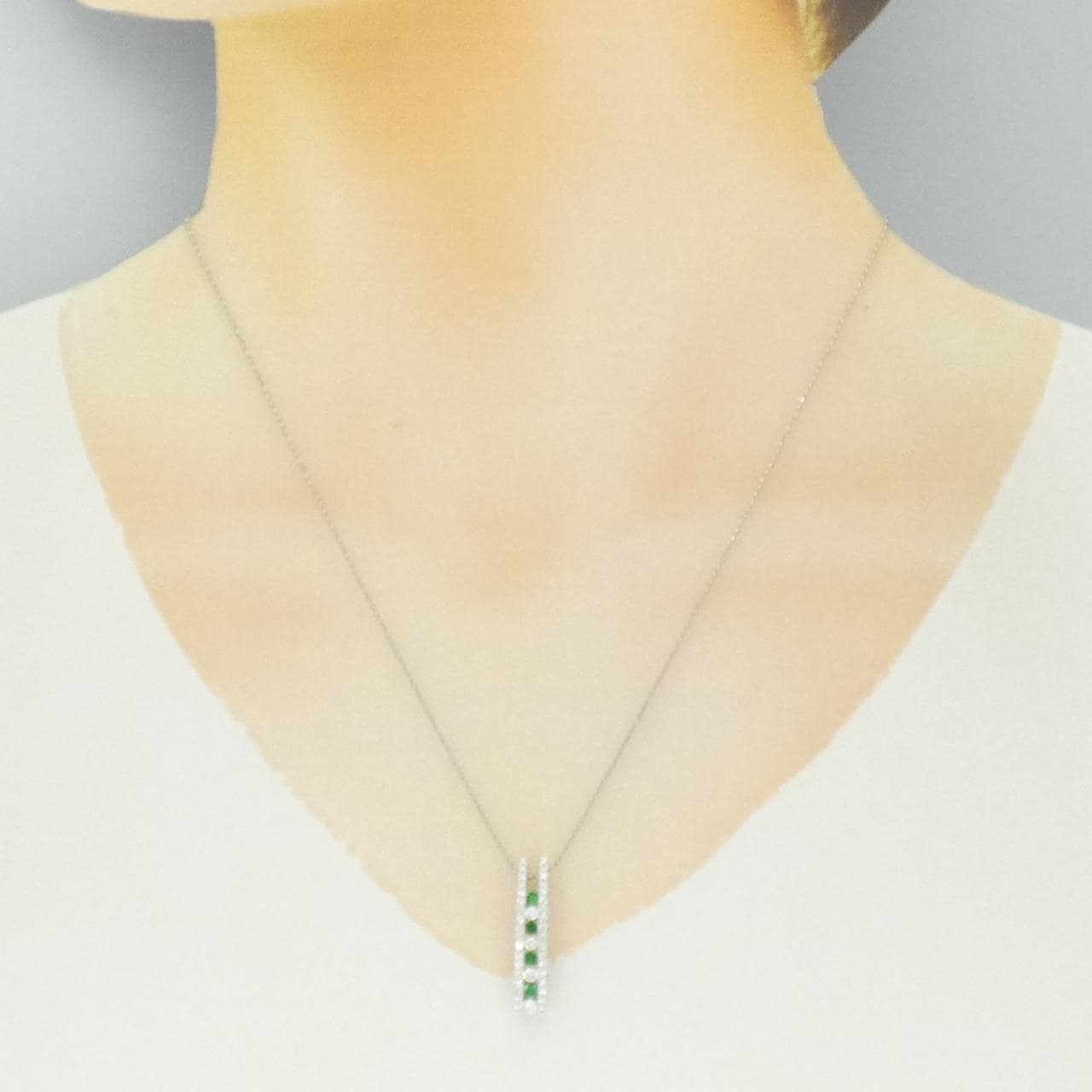 PT900/PT850 エメラルド ネックレス 0.16CT