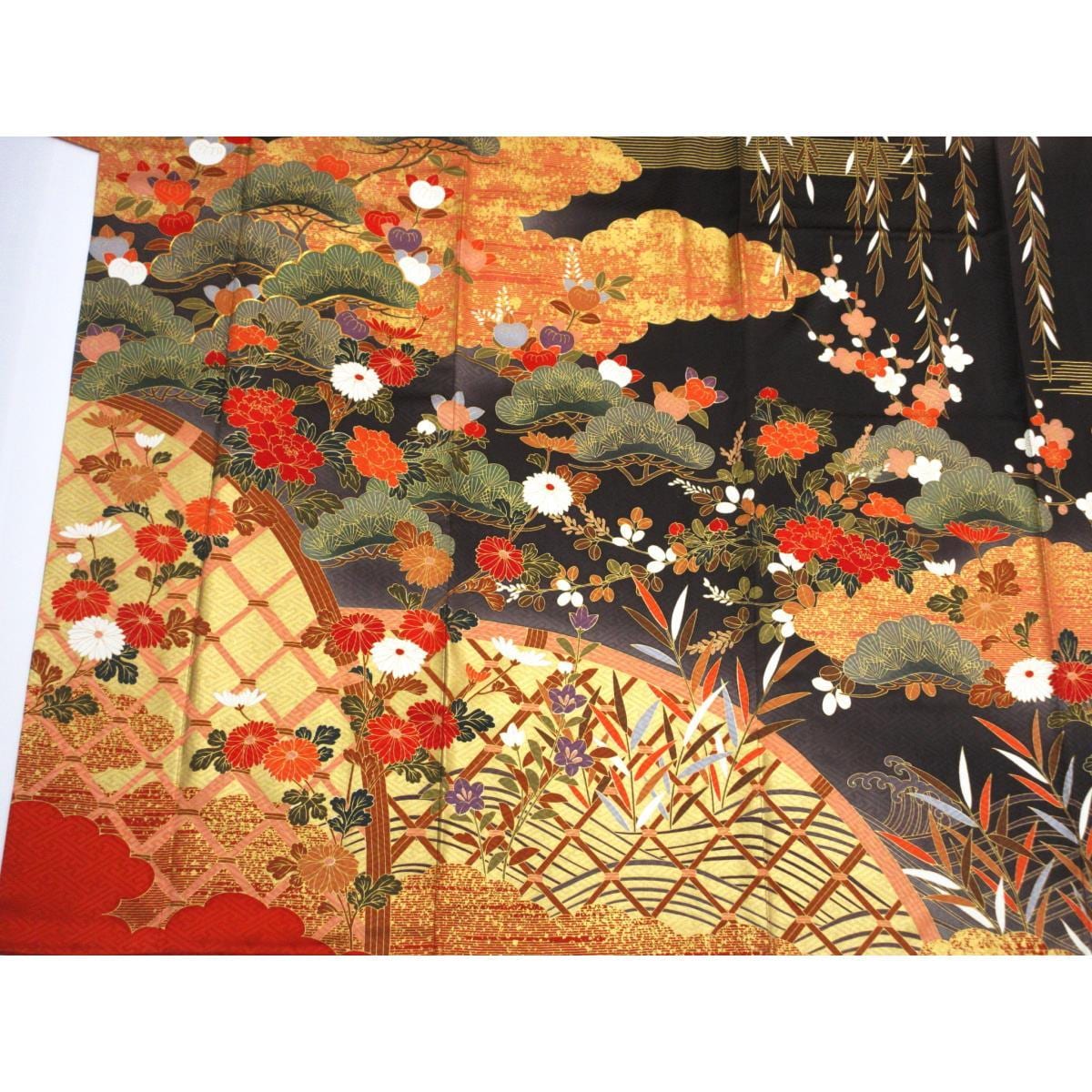 振袖　友禅金彩加工　刺繍入り　胴裏絹交織