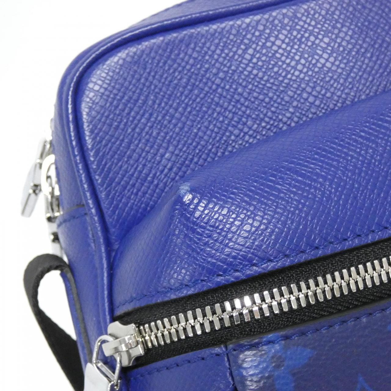 ルイヴィトン タイガ ラマ アウトドア メッセンジャー PM M30242 ショルダーバッグ