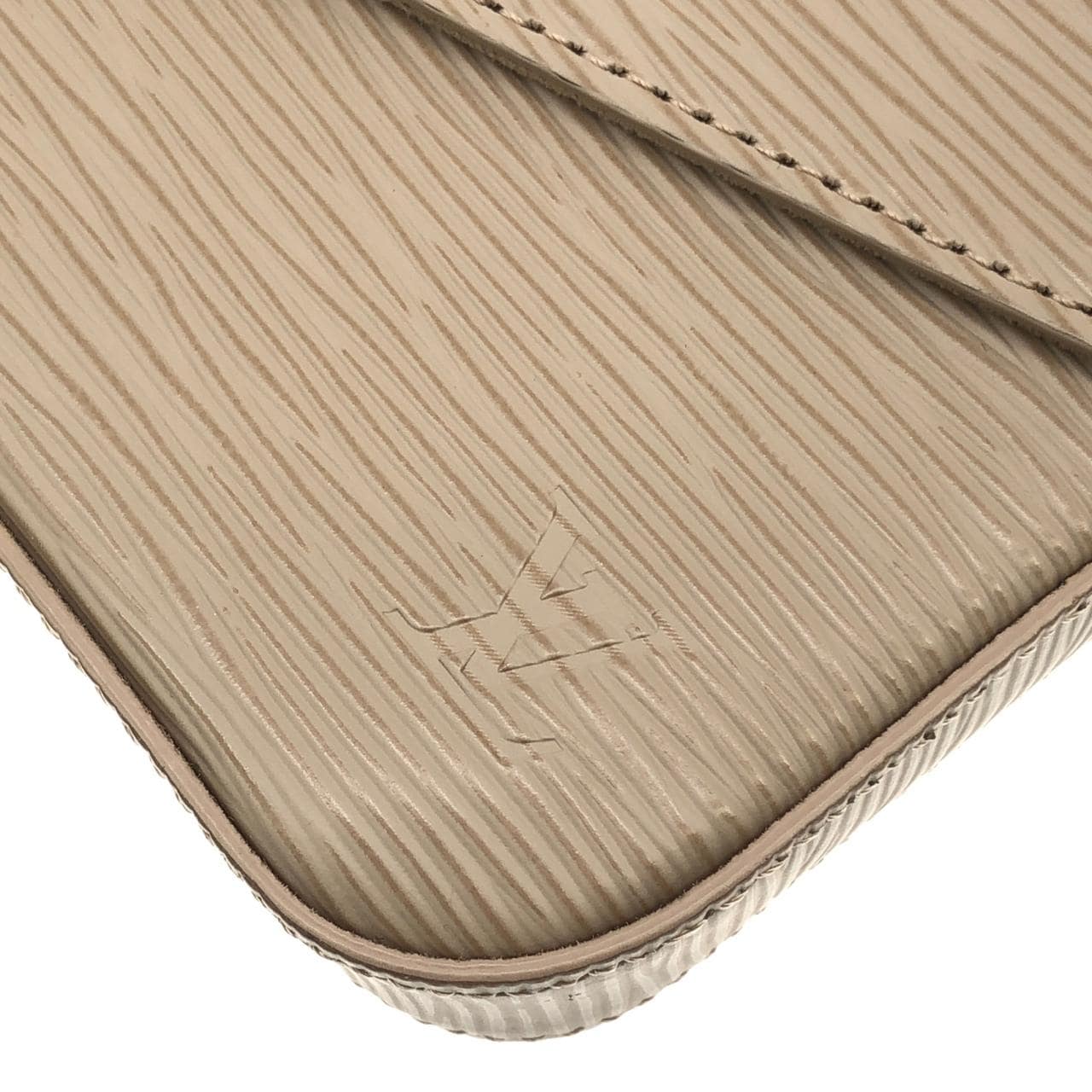 ルイヴィトン エピ ポシェット フェリシー M81877 ショルダーバッグ