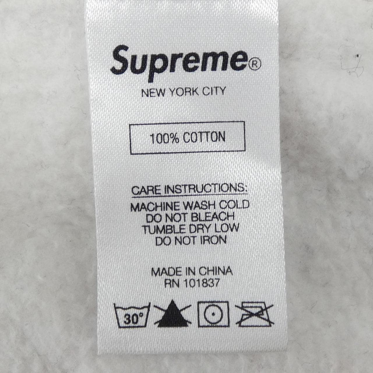 シュプリーム SUPREME パーカー