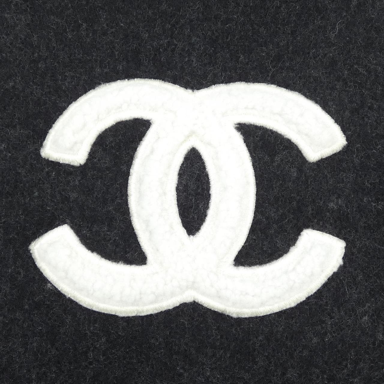 CHANEL MUFFLER