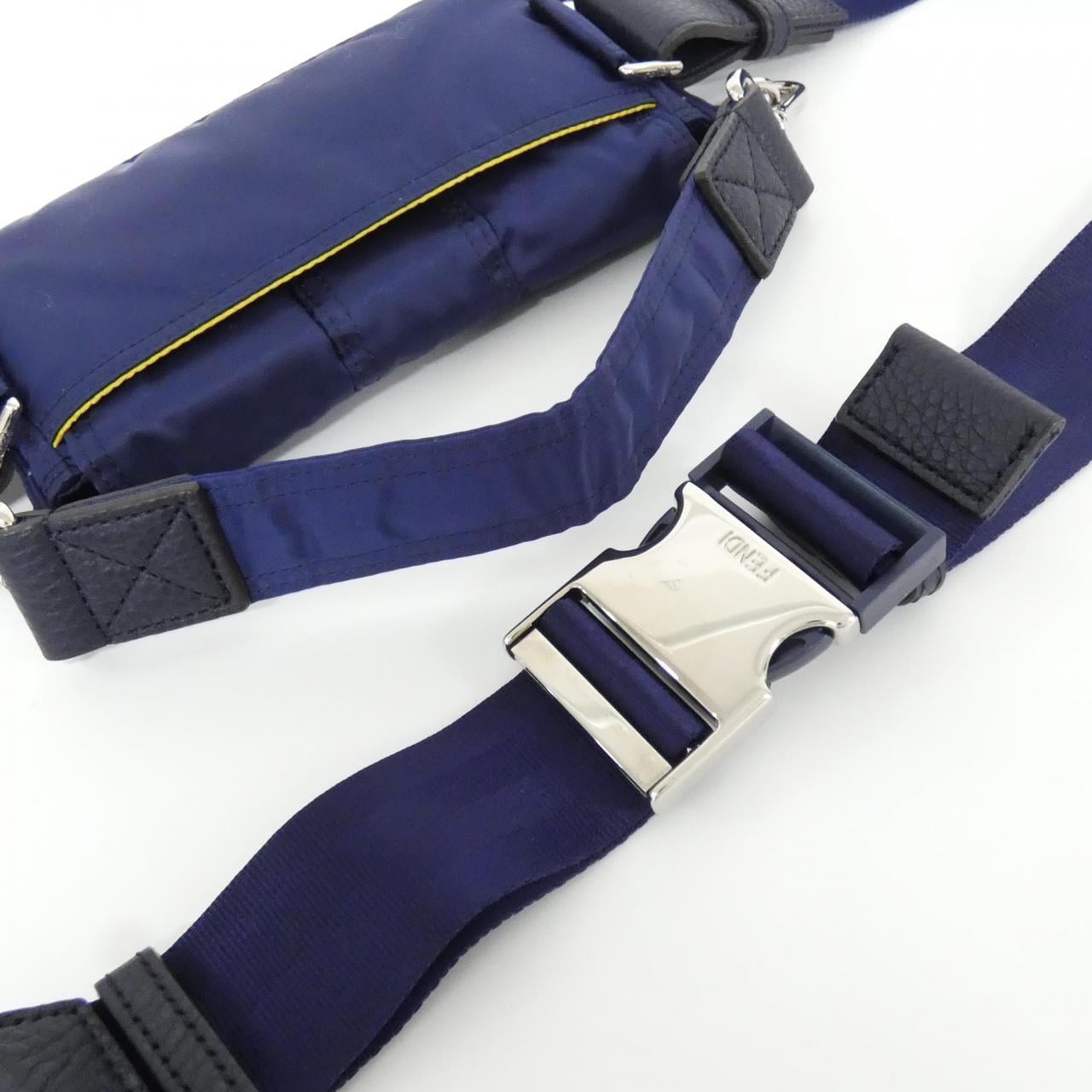 フェンディ バゲット フォン ケース 7AS138 ALW6