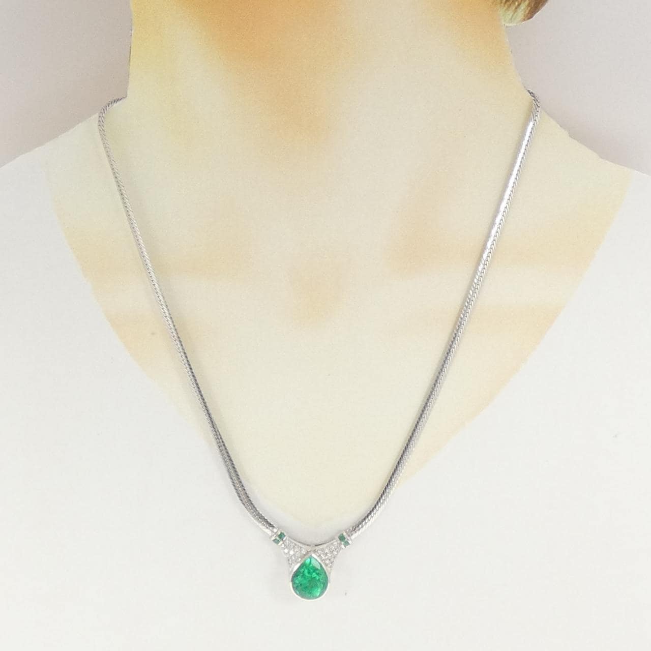 PT900/PT850 エメラルド ネックレス 5.79CT