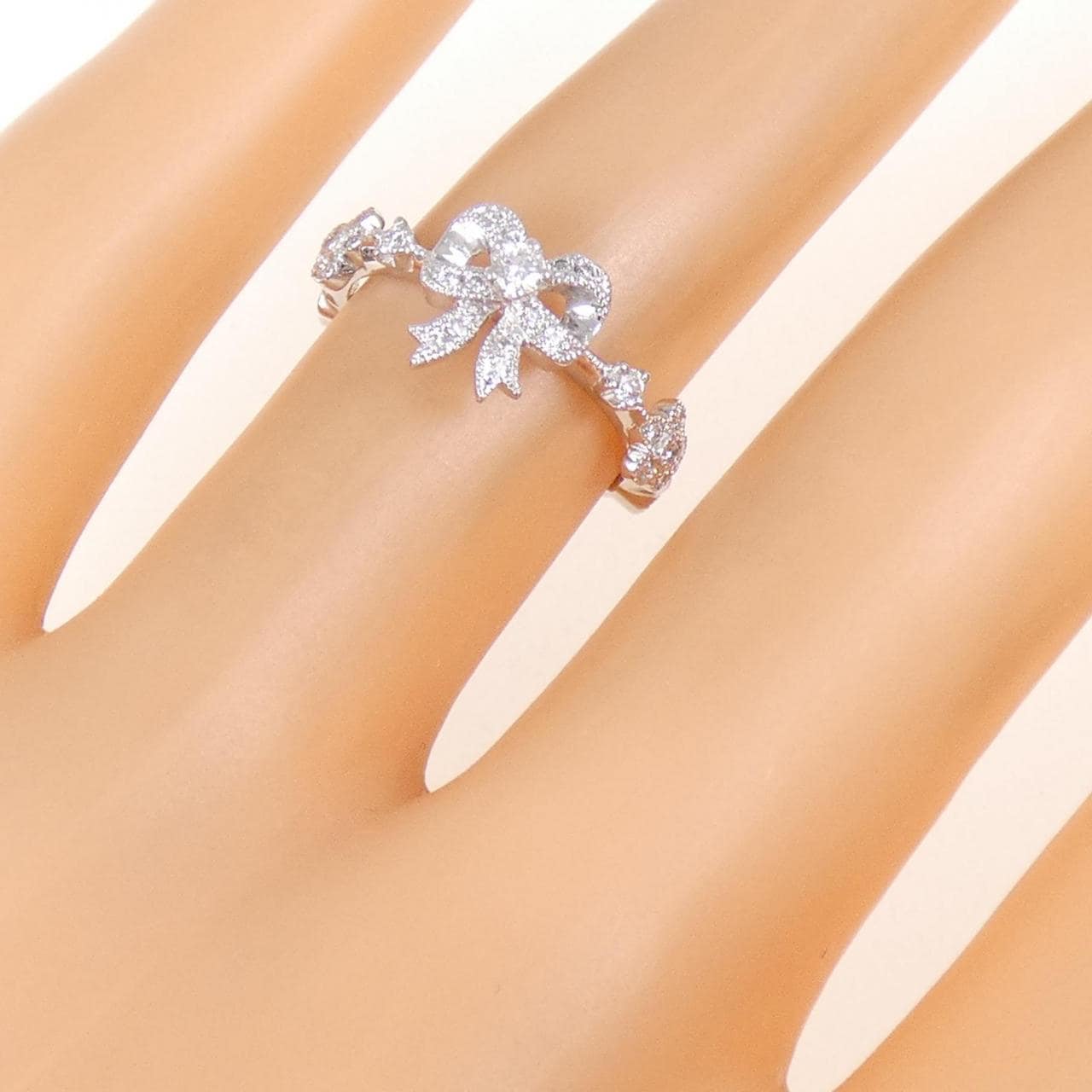 PT900 リボン ダイヤモンド リング 0.18CT
