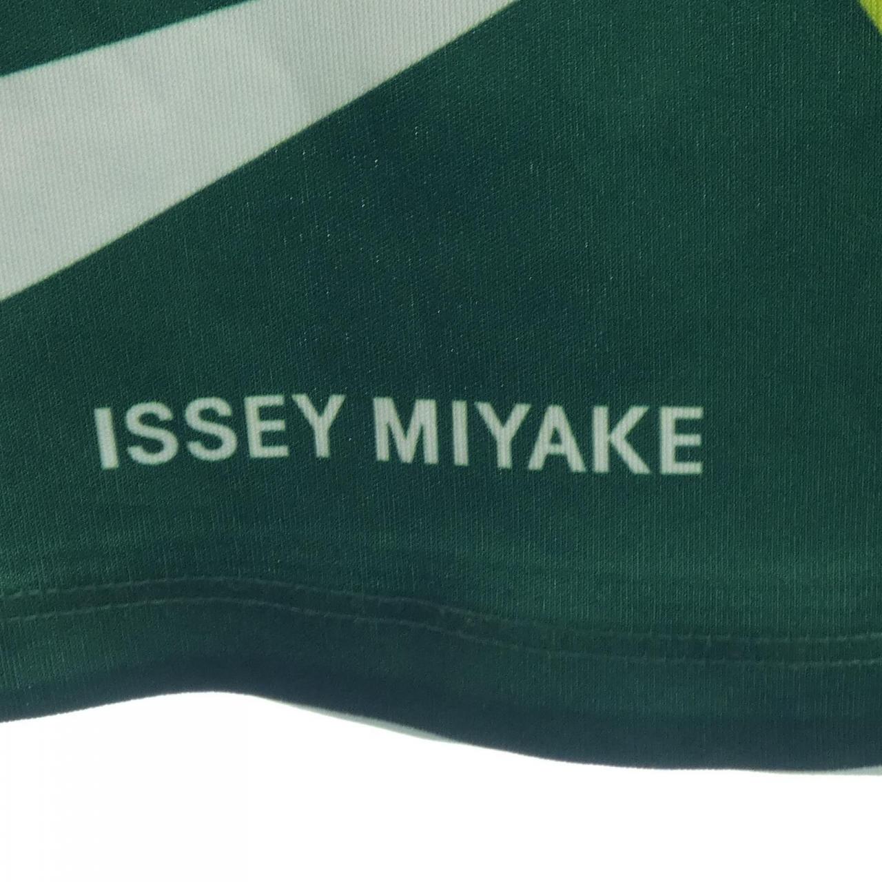 イッセイミヤケ ISSEY MIYAKE トップス