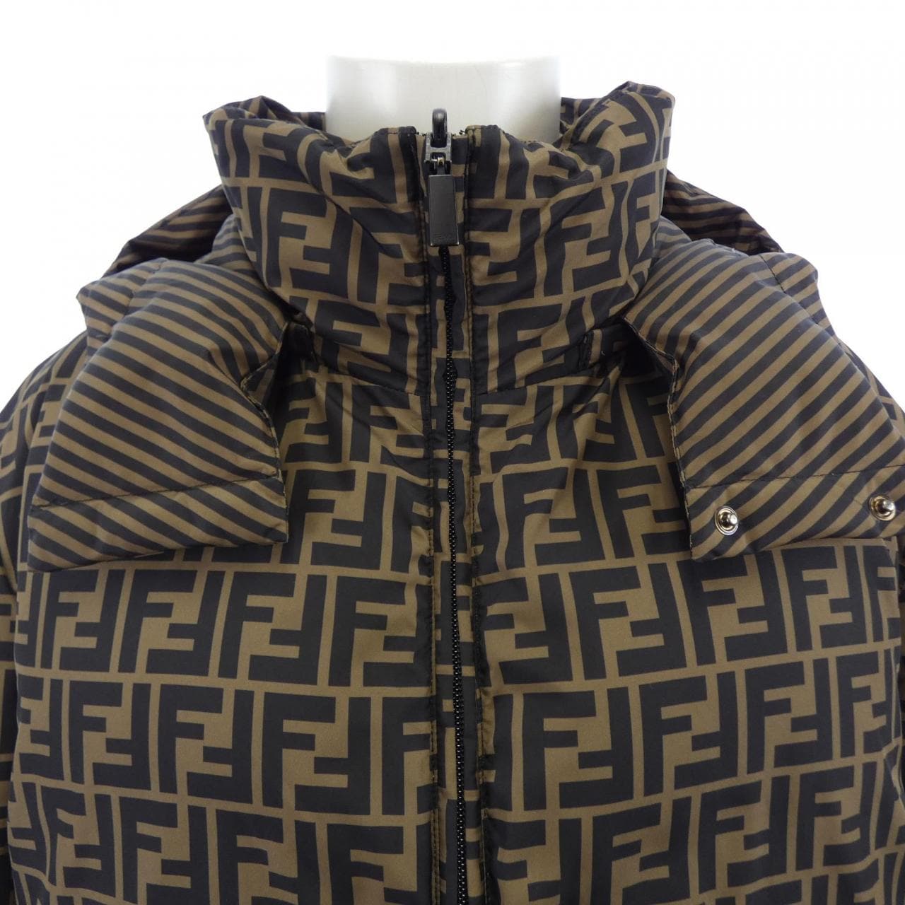 フェンディ FENDI FFモチーフ FAA582 A79O ダウンジャケット