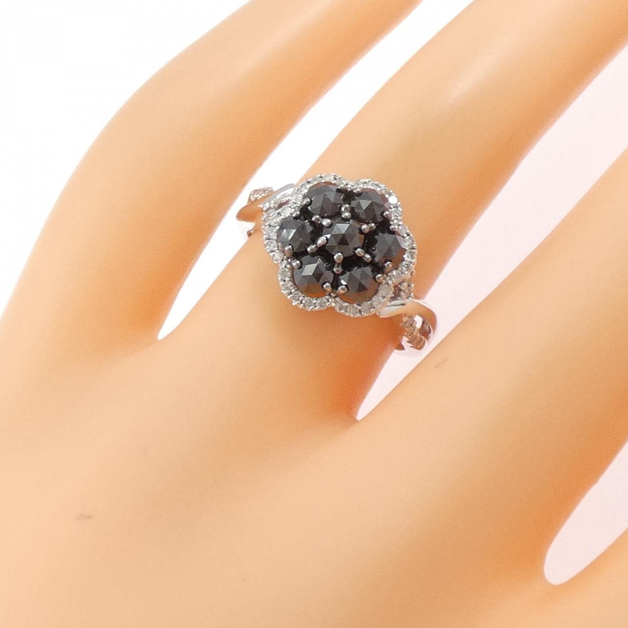 K14WG/K14BG Flower Diamond Ring 0.94CT