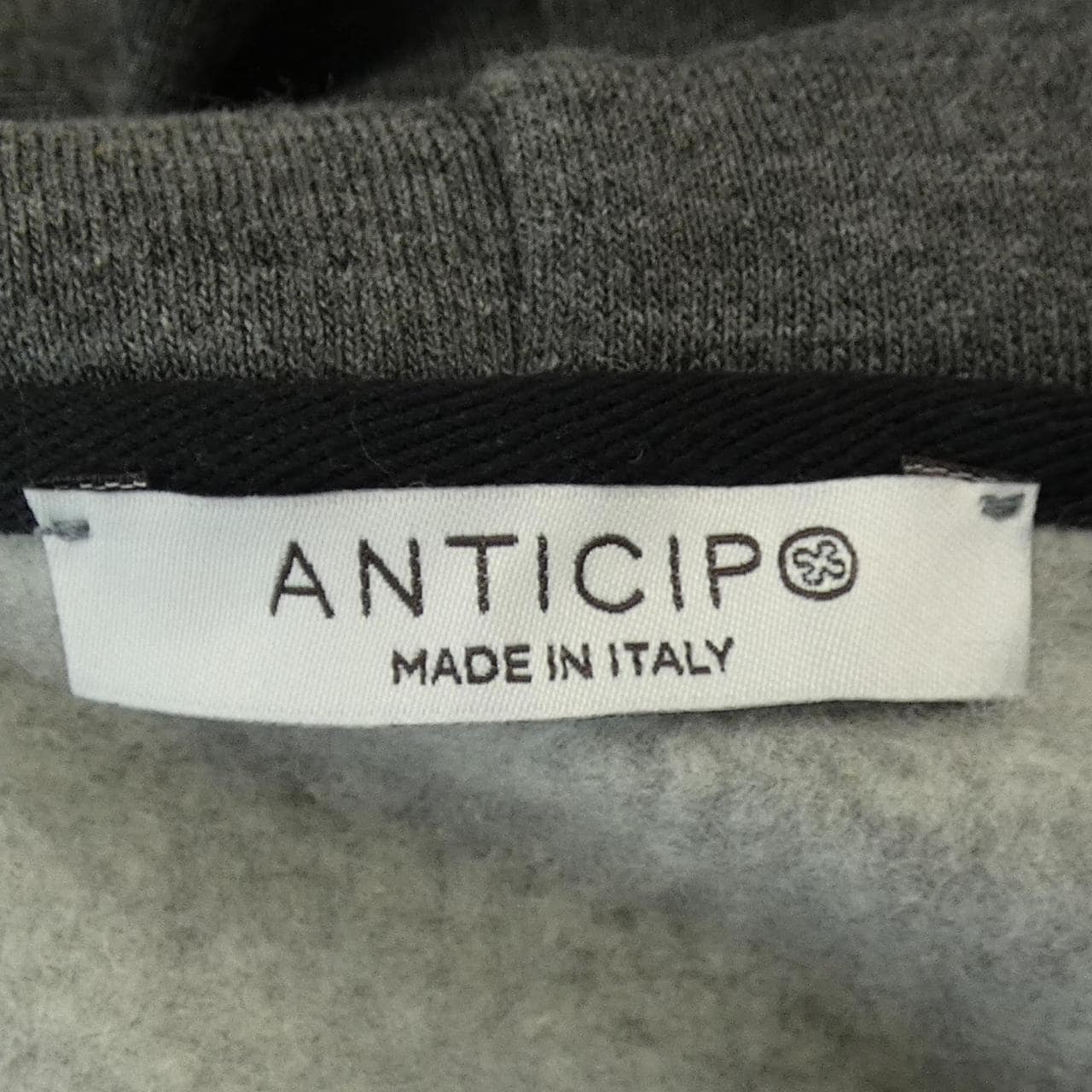 アンティーチポ ANTICIPO パーカー