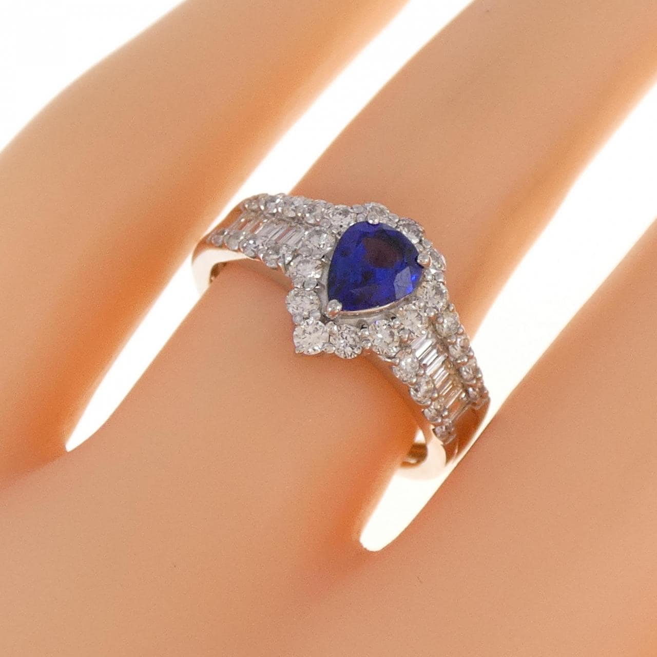 [BRAND NEW] PT Sapphire Ring 0.60CT
