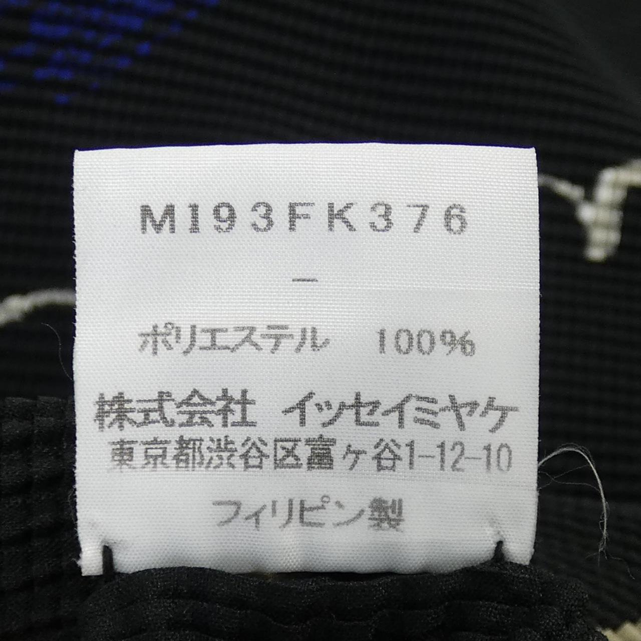 ミーイッセイミヤケ me ISSEY MIYAKE トップス