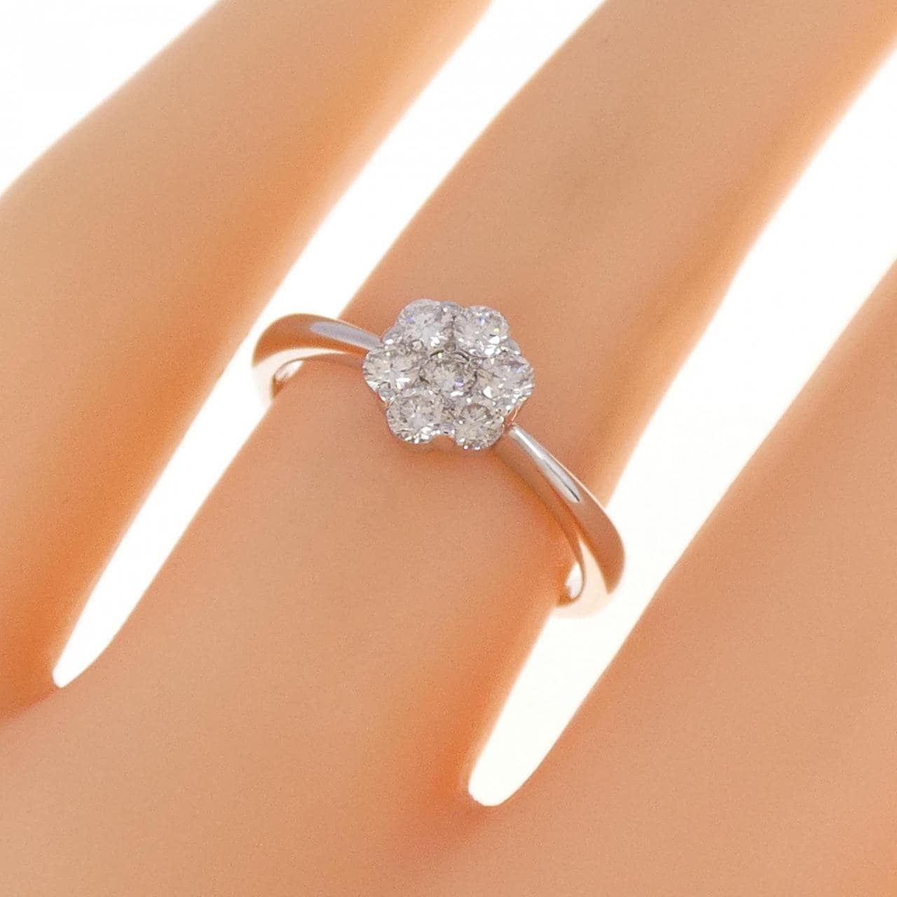 K18WG flower Diamond ring 0.31CT