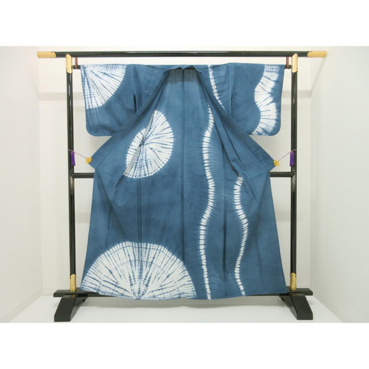 【新品】女ゆかた　絞り加工　Ｍサイズ