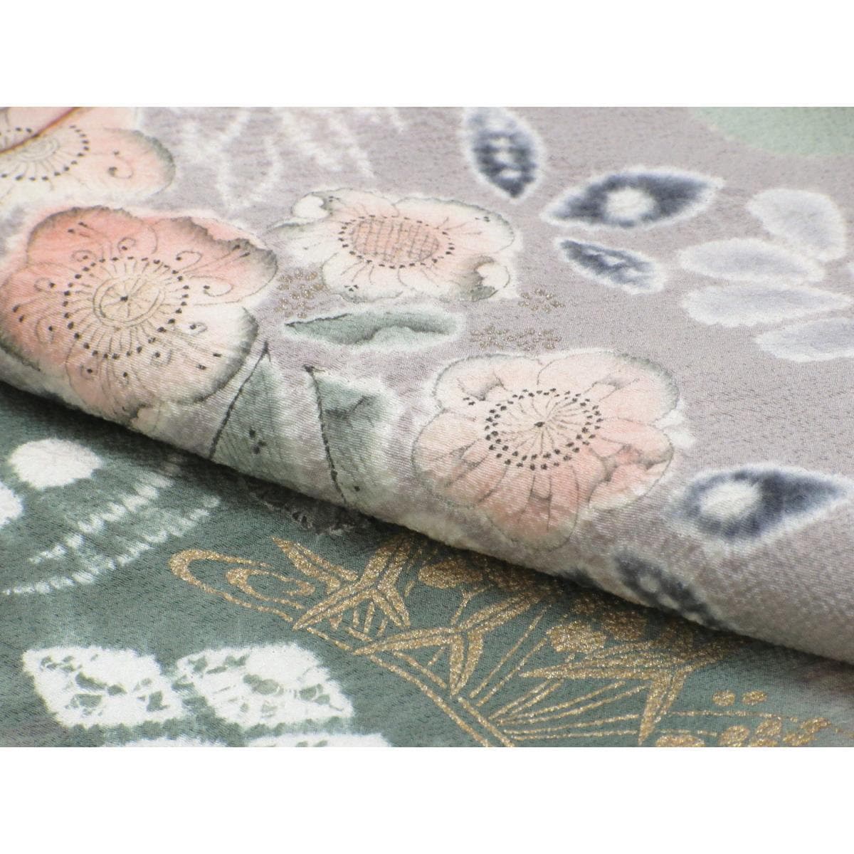 訪問着　金彩入り絞り加工