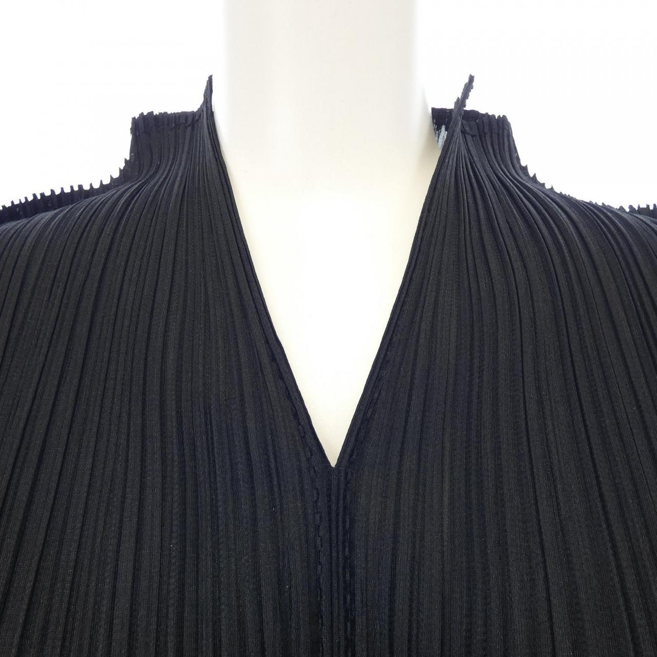 百褶PLEATS PLEASE上衣