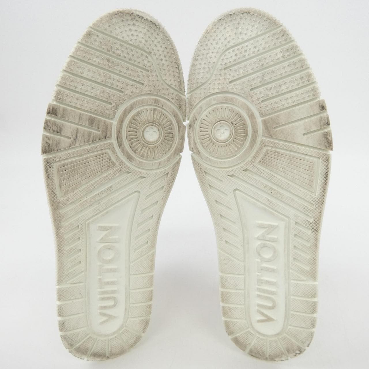 ルイヴィトン LOUIS VUITTON LVトレイナーライン NIGO スニーカー