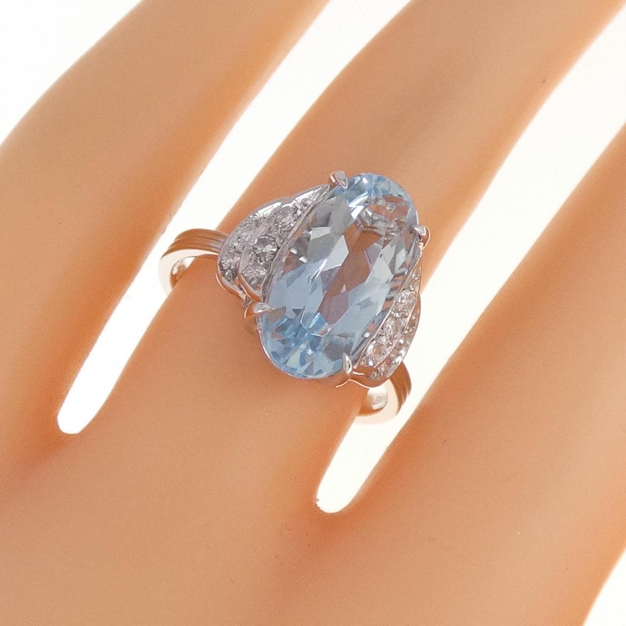 K18WG Aquamarine ring 3.88CT