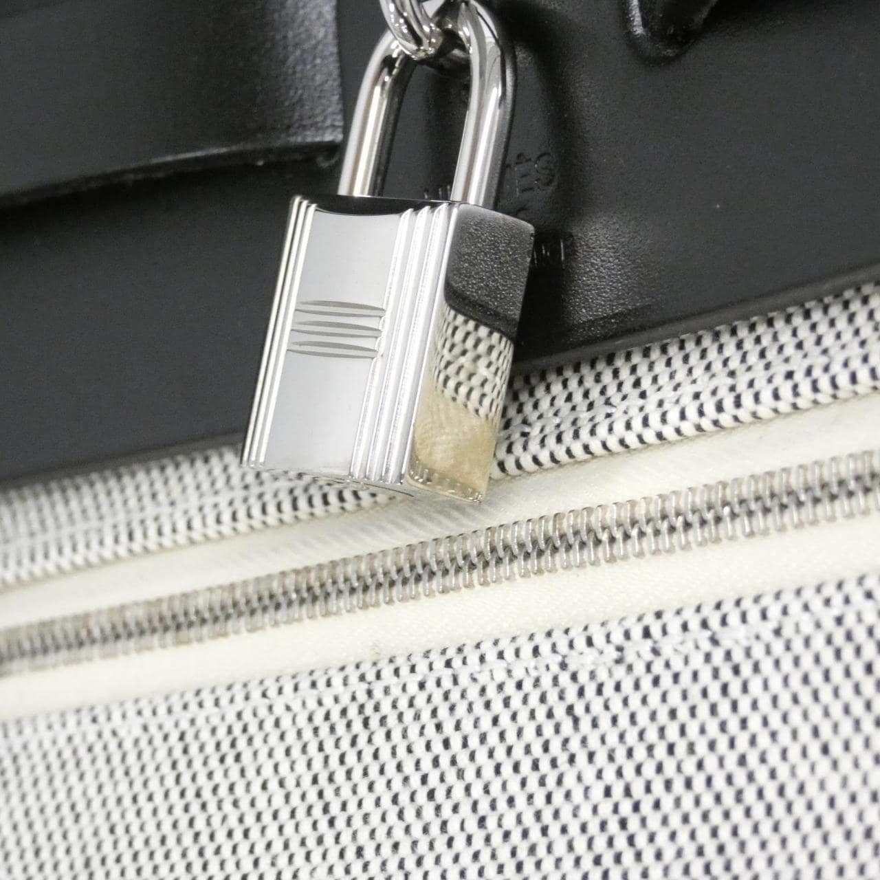 エルメス エールバッグ ジップ ペガサス ポップ PM 079201CK バッグ