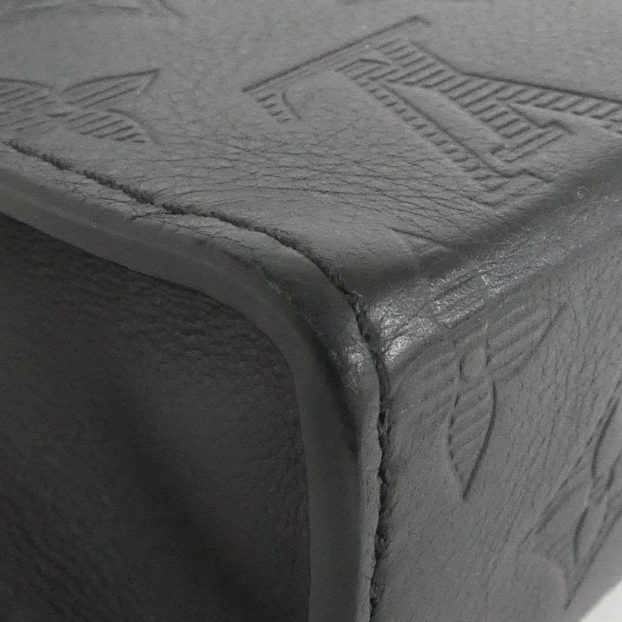 ルイヴィトン モノグラム シャドウ ガストン ウエアラブル ウォレット M81115 ショルダーバッグ