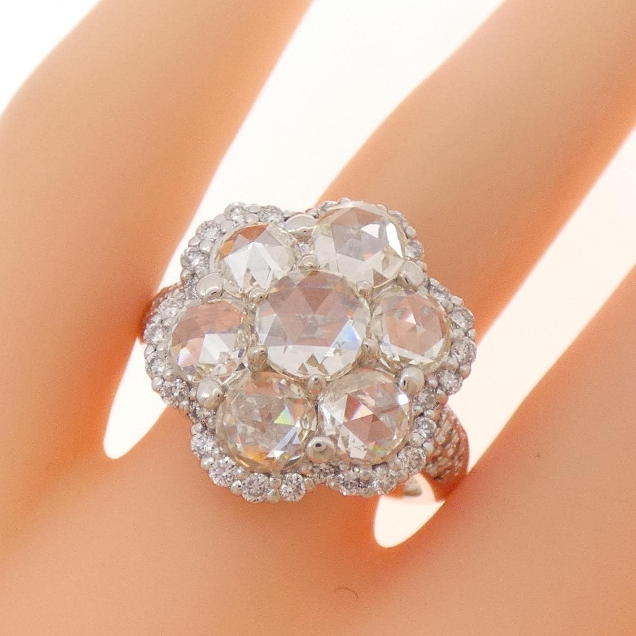 K18WG フラワー ダイヤモンド リング 3.57CT