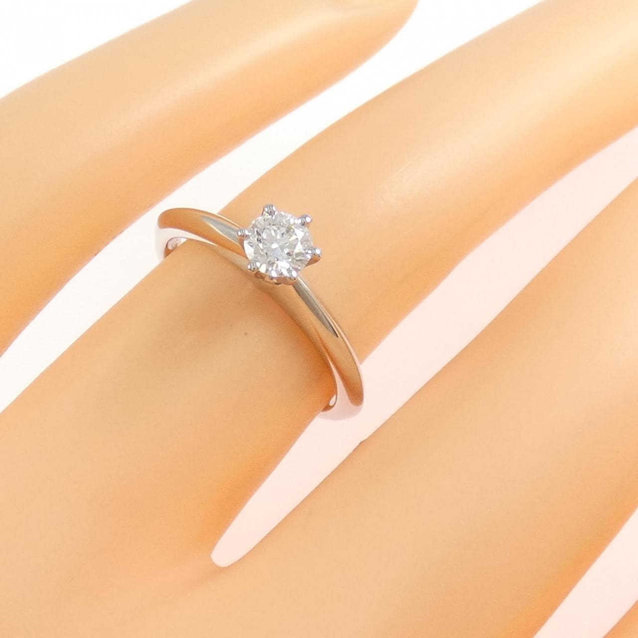 ティファニー クラシックソリティア リング 0.26CT F VS1 3EXT