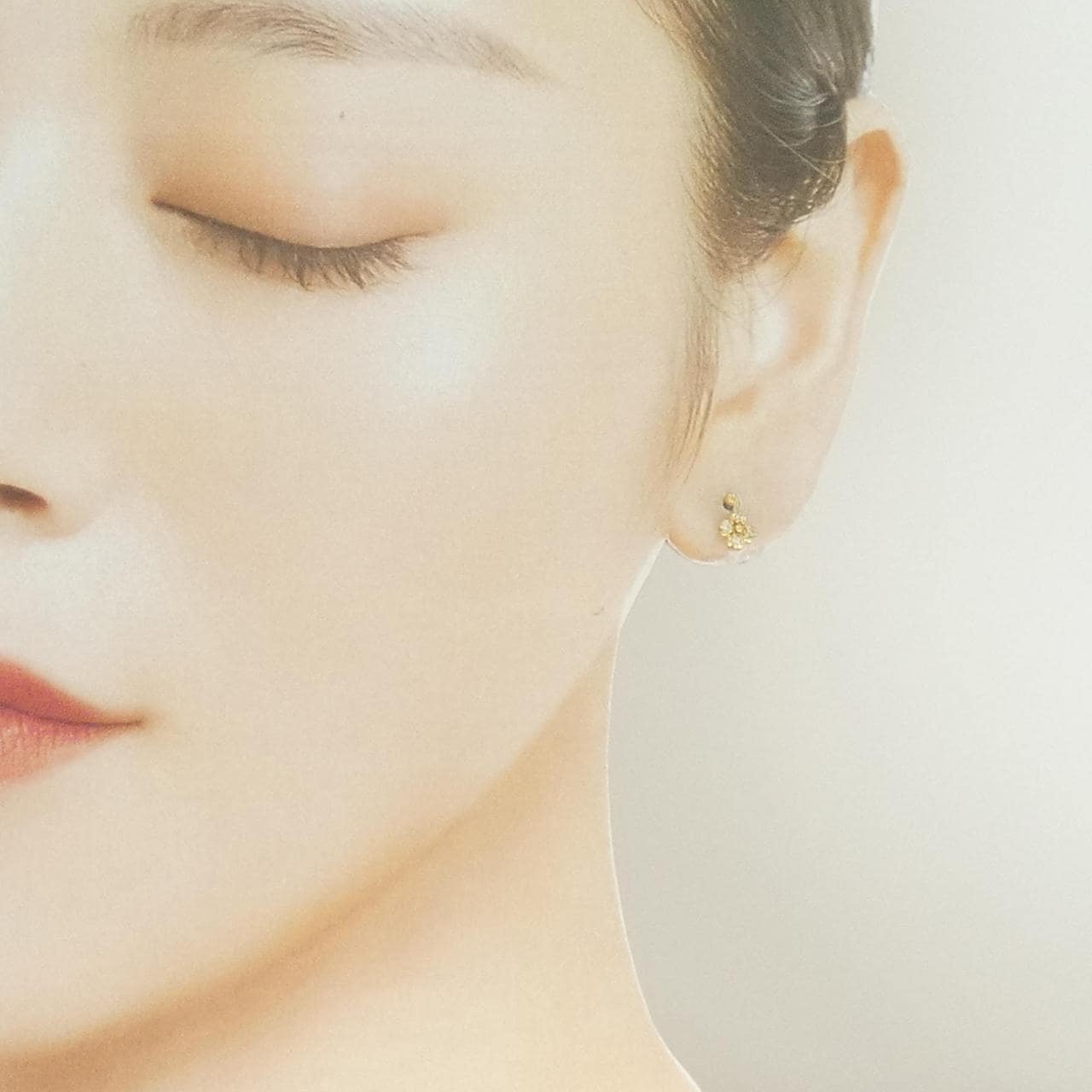 K18YG フラワー ダイヤモンド ピアス