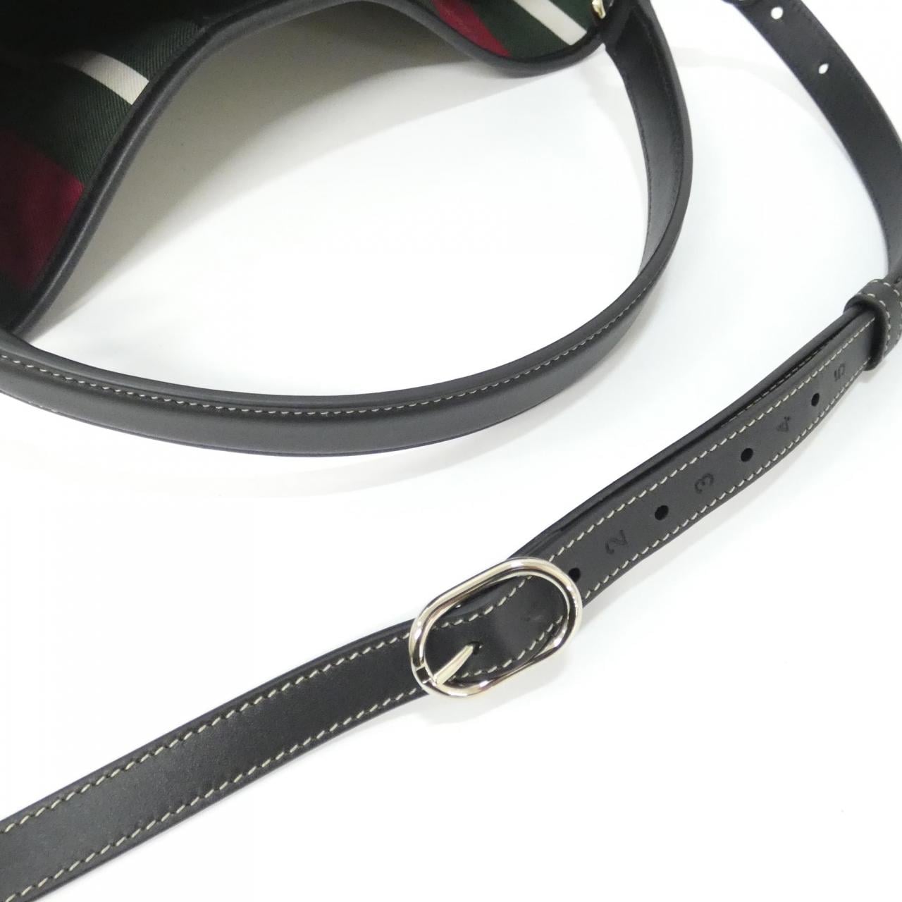 グッチ GG EMBLEM 815103 FAD6L ショルダーバッグ