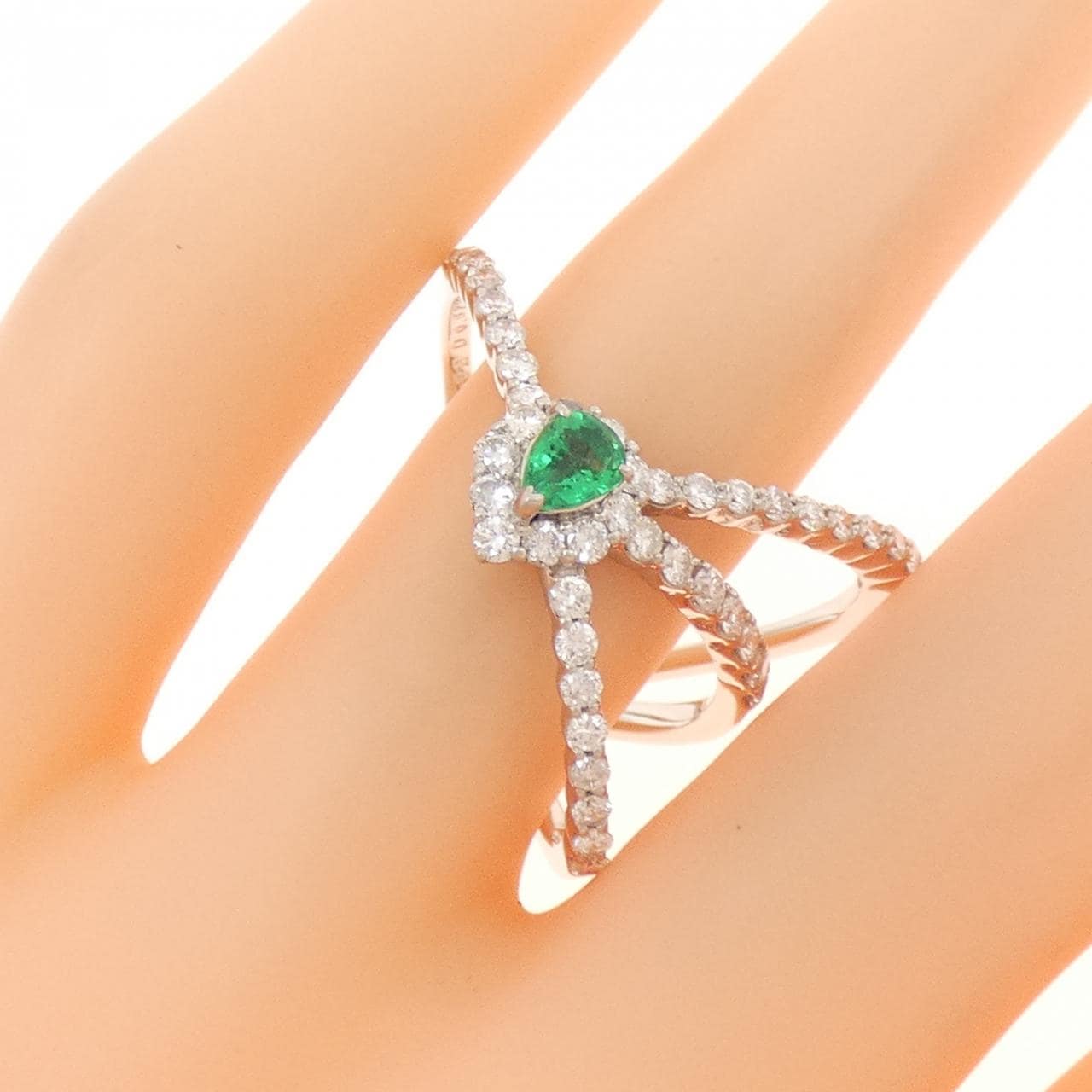 PT950 エメラルド リング 0.22CT