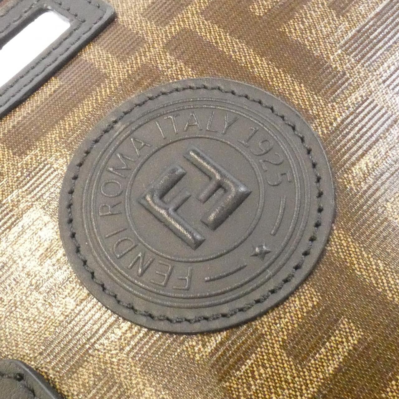 フェンディ スモール ピーカブー ディフェンダー 7AR717 A5K4 バッグ